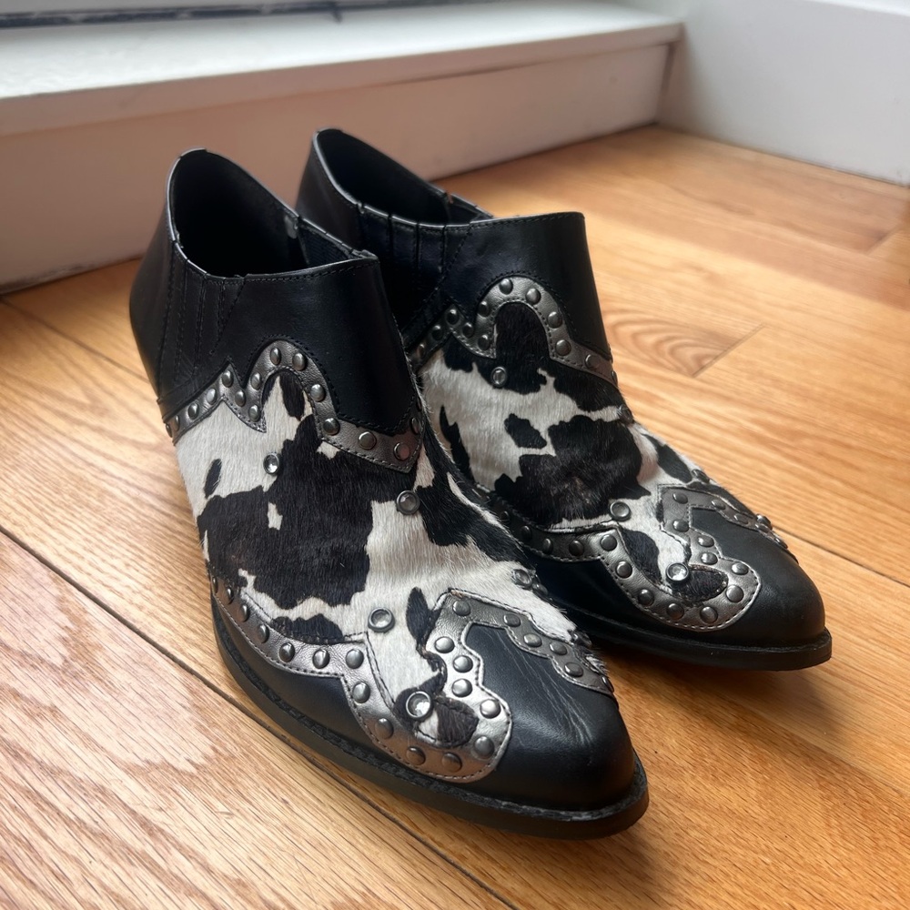 Black and White Patterned Ankle Boots - Western